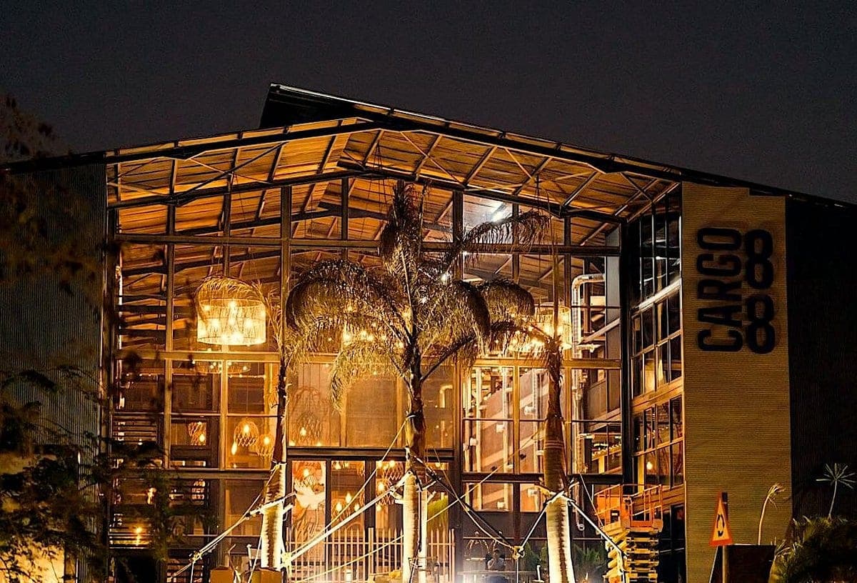Ciêla Resort — Cargo restaurant at night